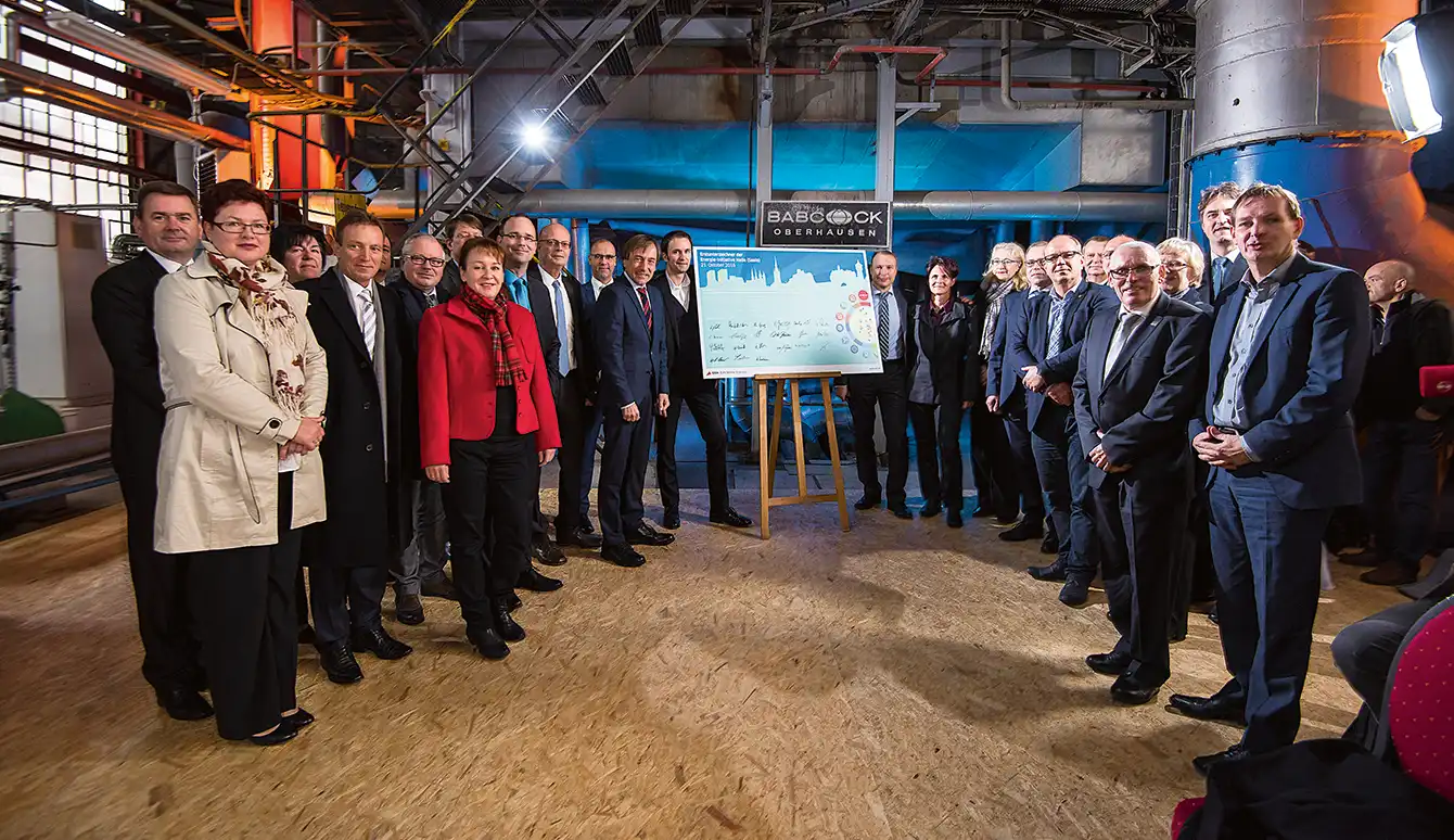 Stadtwerke Halle Jahresperspektivbericht 2023 – Nachhaltigkeit – Gruppenfoto zur Gründung der Energie-Initiative Halle (Saale) 2016. Foto: Stadtwerke Halle GmbH